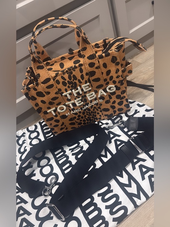 Marc Jacobs Handbags - Marc Jacobs the tote bag Leopard / Cheeta Print Tote bag
